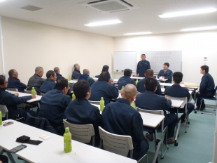 画像：12/13社内安全会議1