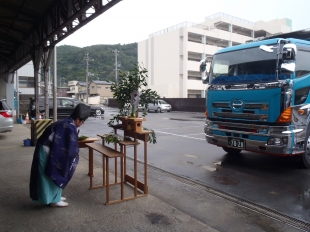 画像：新車両10トンダンプ増車しました。1